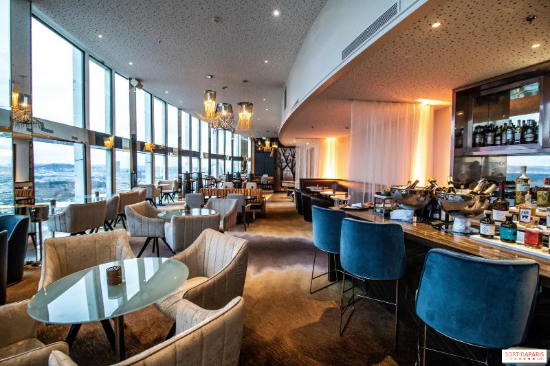 Un dîner romantique à Paris pour la Saint-Valentin en février avec vue sur la Tour Eiffel